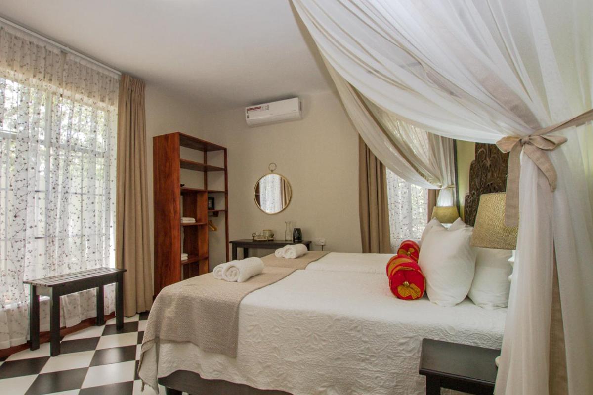 528 Victoria Falls Guest House Room photo